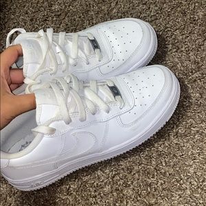 AirForces size 7 in men ! 9 in women